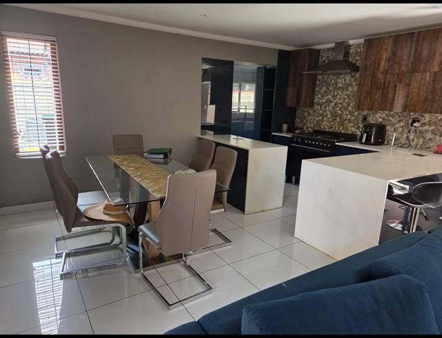 4 BEDROOM FREEHOLD FOR SALE IN WATERVAL EAST
